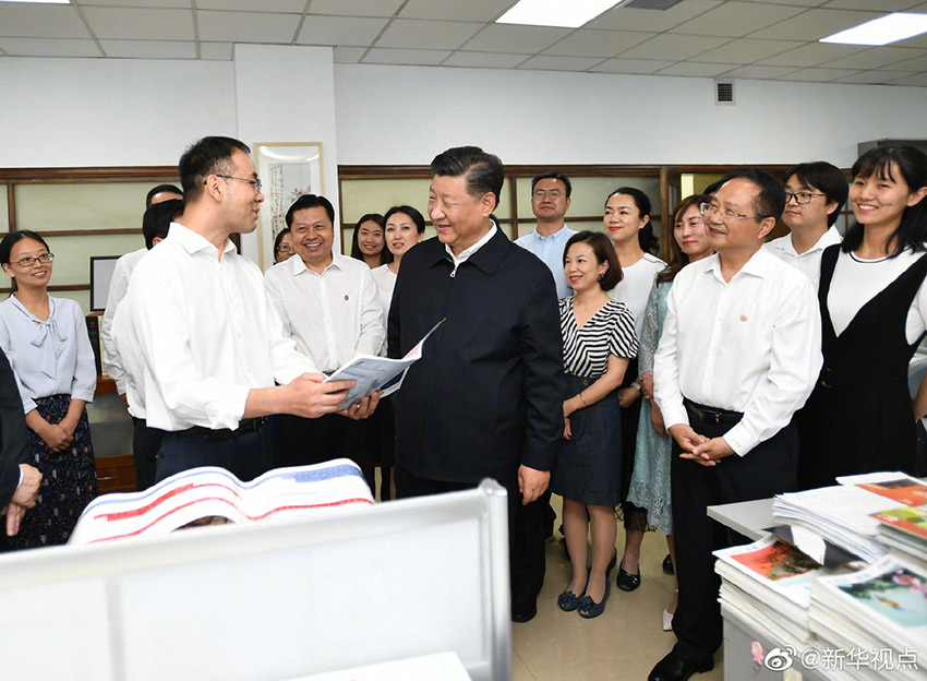 8月21日下午，中共中央總書記、國家主席、中央軍委主席習近平在甘肅省蘭州市讀者出版集團有限公司考察調研。 新華社記者 謝環馳 攝