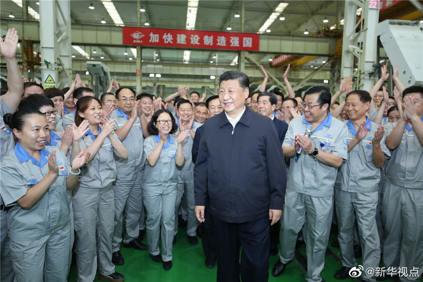 9月17日下午，中共中央總書記、國家主席、中央軍委主席習近平來到鄭州煤礦機械集團股份有限公司考察調研。新華社記者 鞠鵬 攝