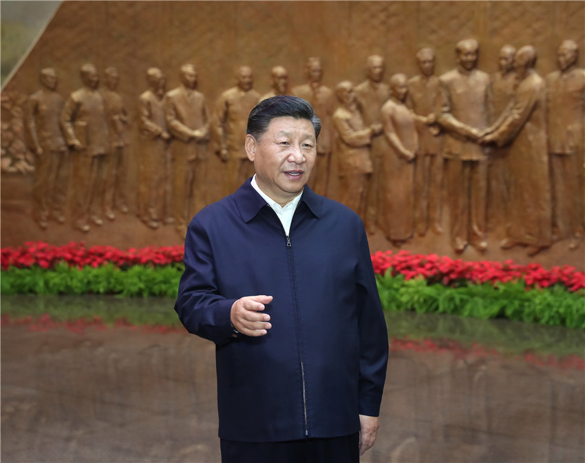 9月12日，中共中央總書記、國家主席、中央軍委主席習近平視察中共中央北京香山革命紀念地。這是習近平在香山革命紀念館參觀《為新中國奠基》主題展覽，並發表重要講話。 新華社記者 黃敬文 攝