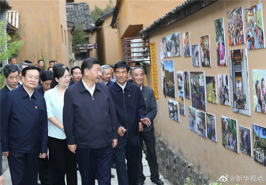 9月16日，中共中央總書記、國家主席、中央軍委主席習近平來到河南省新縣田鋪鄉田鋪大塆，了解這裡依托紅色旅游資源，打造創客小鎮、發展鄉村旅游業、推動鄉村振興等情況。 新華社記者 鞠鵬 攝