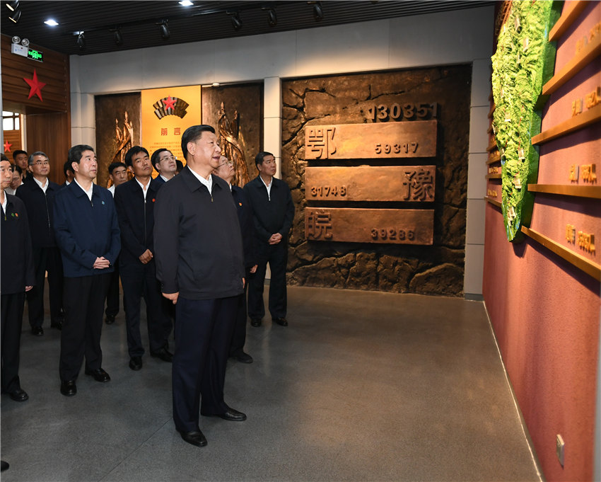 9月16日，中共中央總書記、國家主席、中央軍委主席習近平在河南省考察調研。這是習近平來到位於新縣的鄂豫皖蘇區首府烈士陵園，瞻仰革命烈士紀念堂。 新華社記者 謝環馳 攝