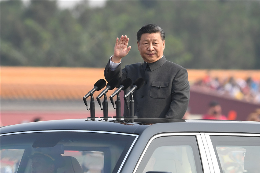 10月1日，慶祝中華人民共和國成立70周年大會在北京天安門廣場隆重舉行。這是中共中央總書記、國家主席、中央軍委主席習(xí)近平檢閱受閱部隊。 新華社記者 燕雁 攝