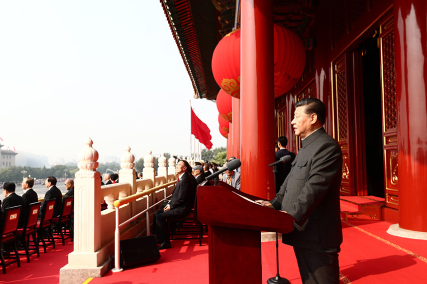 10月1日上午，慶祝中華人民共和國(guó)成立70周年大會(huì)在北京天安門廣場(chǎng)隆重舉行。中共中央總書記、國(guó)家主席、中央軍委主席習(xí)近平發(fā)表重要講話。 新華社記者 蘭紅光 攝