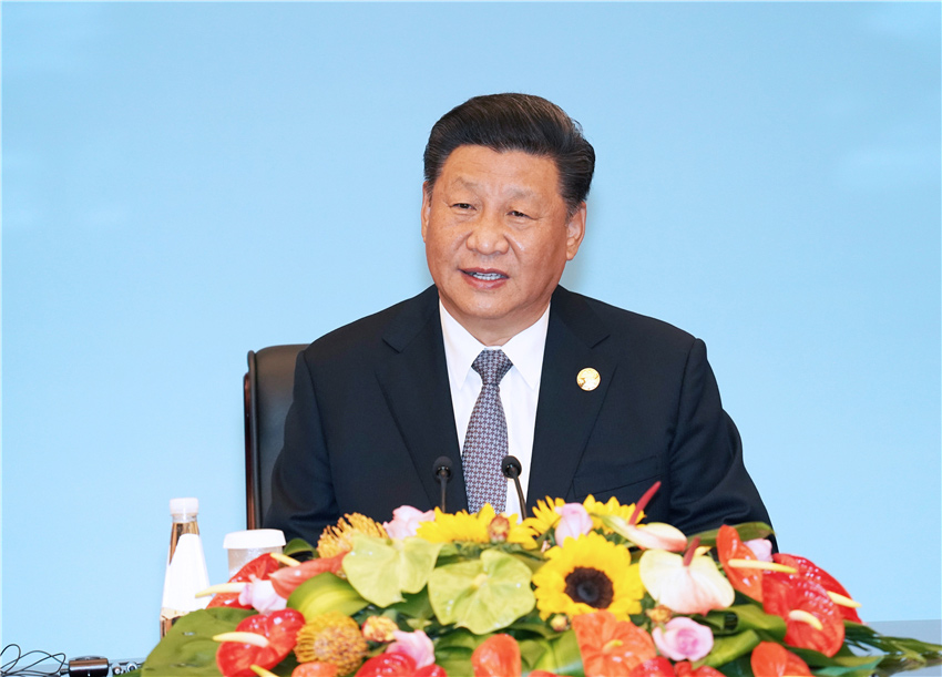 10月18日下午，中共中央總書記、國家主席、中央軍委主席習近平在武漢集體會見應邀出席第七屆世界軍人運動會開幕式的各國防務部門和軍隊領導人及國際軍事體育理事會主要官員，代表中國政府、中國人民和中國軍隊向出席活動的各國防務部門和軍隊領導人、國際軍事體育理事會官員、各國運動員表示熱烈歡迎。 新華社記者 李剛 攝