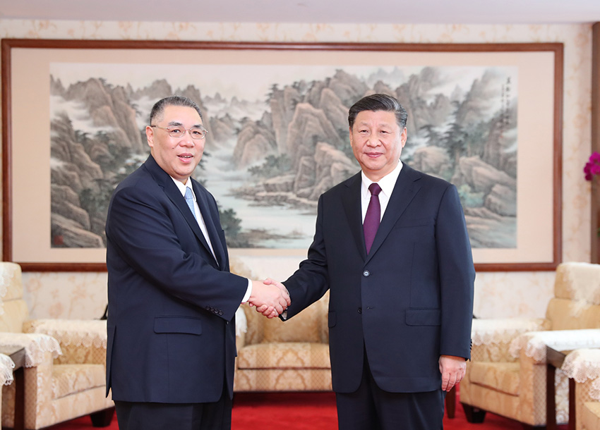 12月18日，國家主席習(xí)近平在澳門會見澳門特別行政區(qū)行政長官崔世安。 新華社記者 王曄 攝