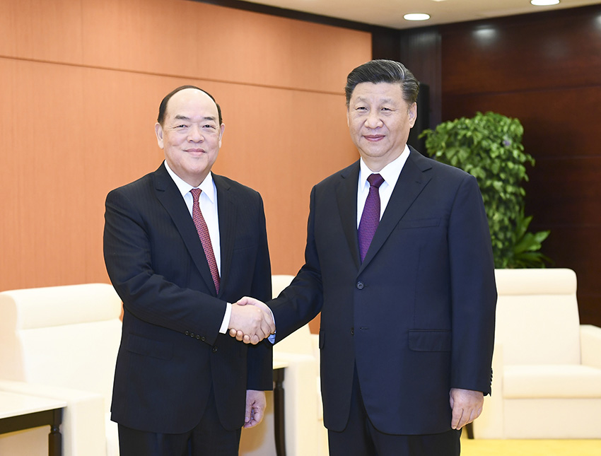 12月20日，國(guó)家主席習(xí)近平在澳門(mén)會(huì)見(jiàn)剛剛就職的澳門(mén)特別行政區(qū)行政長(zhǎng)官賀一誠(chéng)。 新華社記者 謝環(huán)馳 攝