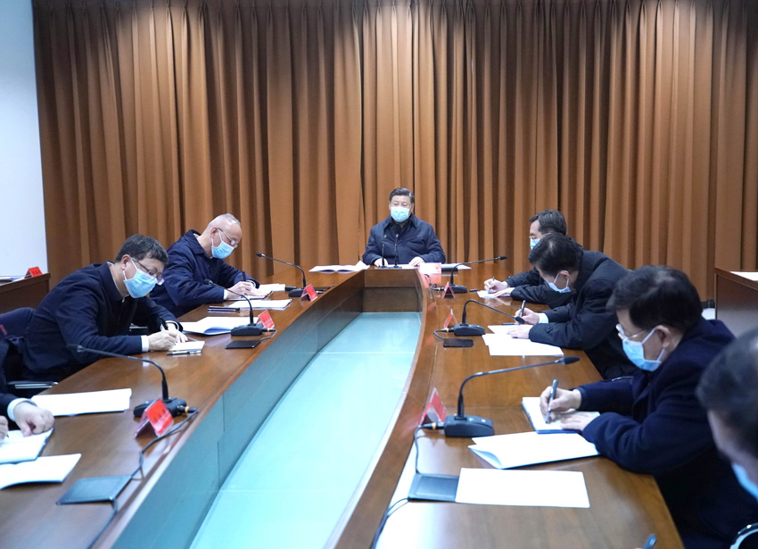 2月10日，中共中央總書記、國家主席、中央軍委主席習近平在北京調研指導新冠肺炎疫情防控工作。這是在朝陽區疾控中心會議室，習近平主持召開會議，聽取北京市疫情防控工作情況匯報並發表重要講話。 新華社記者 鞠鵬 攝