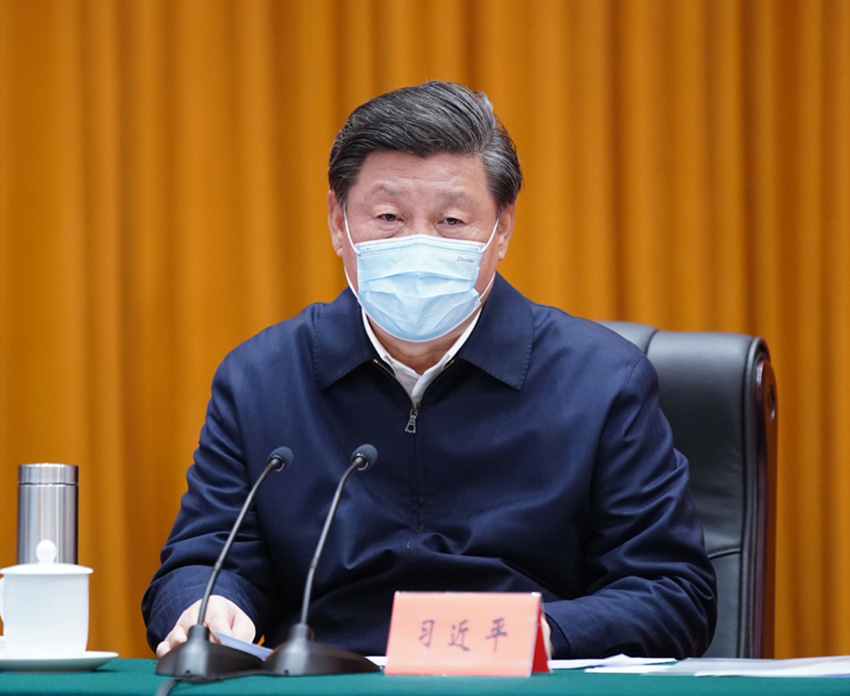 3月10日，中共中央總書記、國(guó)家主席、中央軍委主席習(xí)近平專門赴湖北省武漢市考察新冠肺炎疫情防控工作。這是實(shí)地考察結(jié)束后，習(xí)近平主持召開(kāi)會(huì)議，聽(tīng)取中央指導(dǎo)組、湖北省委和省政府關(guān)於疫情防控工作匯報(bào)，並發(fā)表重要講話。新華社記者 鞠鵬 攝