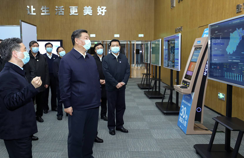3月31日，中共中央總書記、國家主席、中央軍委主席習近平在杭州考察。這是習近平在杭州城市大腦運營指揮中心，就杭州運用城市大腦推進城市治理體系和治理能力現代化進行考察調研。 新華社記者 鞠鵬 攝