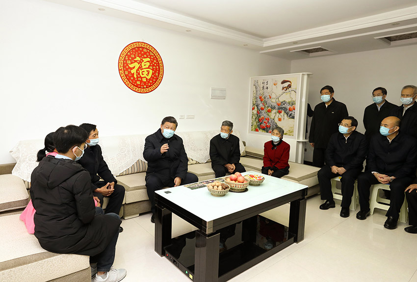 習近平總書記21日來到陝西省安康市平利縣老縣鎮，在錦屏社區、鎮衛生院、中心小學和茶園考察當地脫貧攻堅等情況。（文字記者：張曉鬆 攝影記者：鞠鵬、謝環馳、燕雁、翟健嵐）