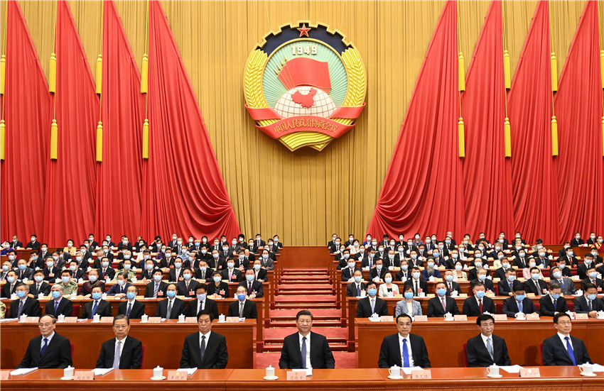 5月21日，中國人民政治協商會議第十三屆全國委員會第三次會議在北京人民大會堂開幕。這是習近平、李克強、栗戰書、王滬寧、趙樂際、韓正、王岐山在主席臺就座。 新華社記者 李學仁 攝