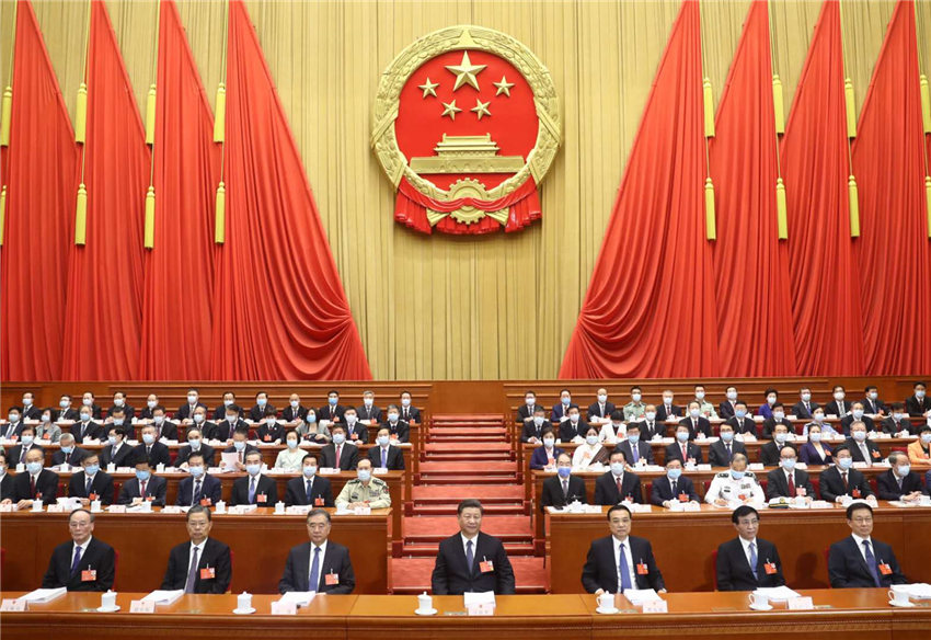 5月22日，第十三屆全國人民代表大會第三次會議在北京人民大會堂開幕。黨和國家領導人習近平、李克強、汪洋、王滬寧、趙樂際、韓正、王岐山等出席，栗戰書主持大會。 新華社記者 鞠鵬 攝