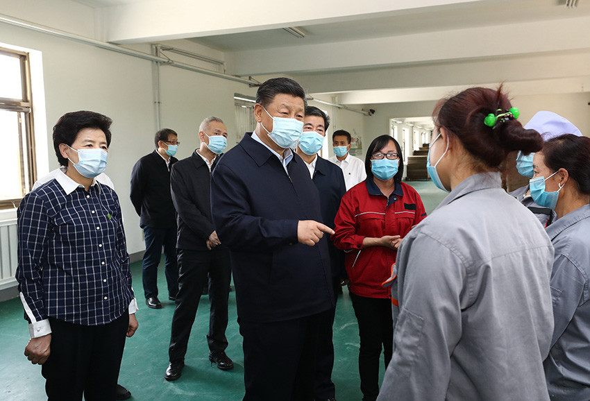 習近平總書記8日赴寧夏考察調研。當天下午，他來到吳忠市紅寺堡鎮弘德村，了解當地推進脫貧攻堅情況。（文字記者：張曉鬆、朱基釵 攝影記者：鞠鵬、謝環馳、王曄、燕雁）
