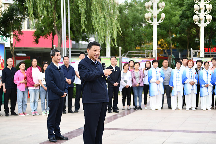 8日下午，習近平總書記來到寧夏吳忠市利通區金花園社區考察。（文字記者：張曉鬆、朱基釵 攝影記者：鞠鵬、謝環馳、燕雁）