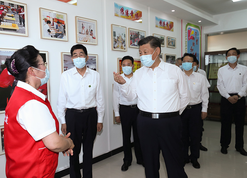 7月23日下午，習近平總書記來到吉林省長春市寬城區團山街道長山花園社區黨群服務中心，了解基層社會治理情況，並考察了依托社區而建的吉林長春社區干部學院。（攝影：鞠鵬、王曄、燕雁）