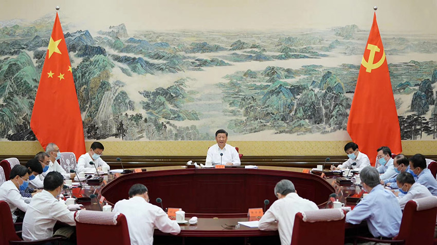 8月24日，中共中央總書記、國家主席、中央軍委主席習近平在中南海主持召開經濟社會領域專家座談會並發表重要講話。 新華社記者 李學仁 攝