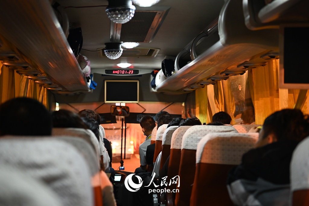 人民網記者隨車前往天安門廣場【2】