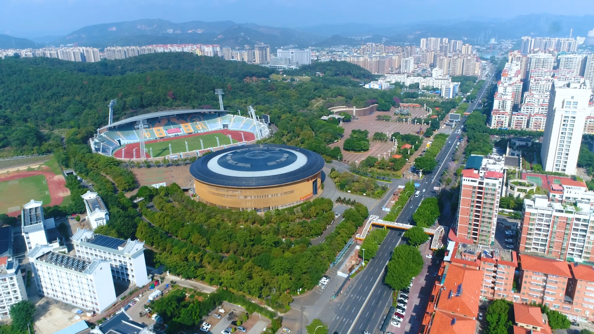 黨的十八大以來,廣東省梅州市梅縣區(qū)打造“綠水青山就是金山銀山”廣東樣本,推動梅縣老區(qū)蘇區(qū)全面振興發(fā)展。圖為梅縣區(qū)新縣城風光。