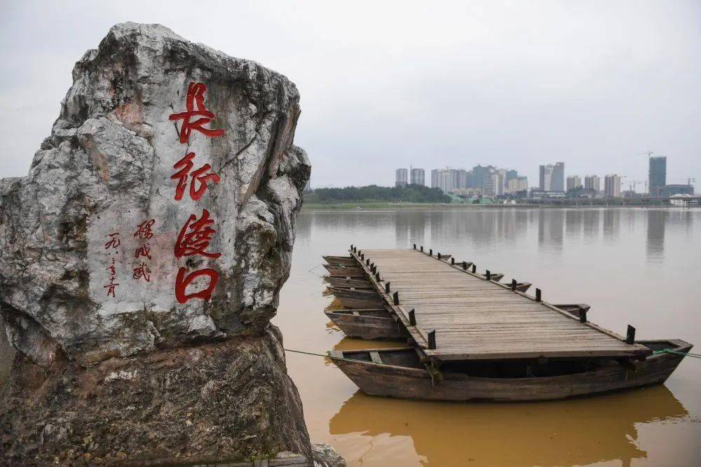 在新長征路上大力弘揚(yáng)偉大長征精神
