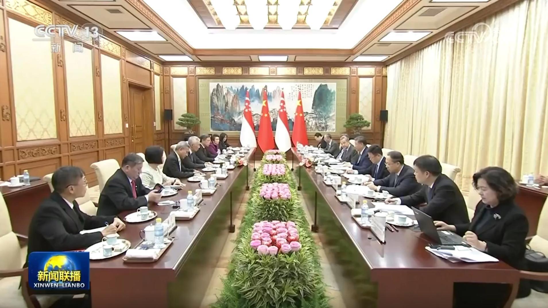習(xí)近平會(huì)見(jiàn)新加坡國(guó)務(wù)資政