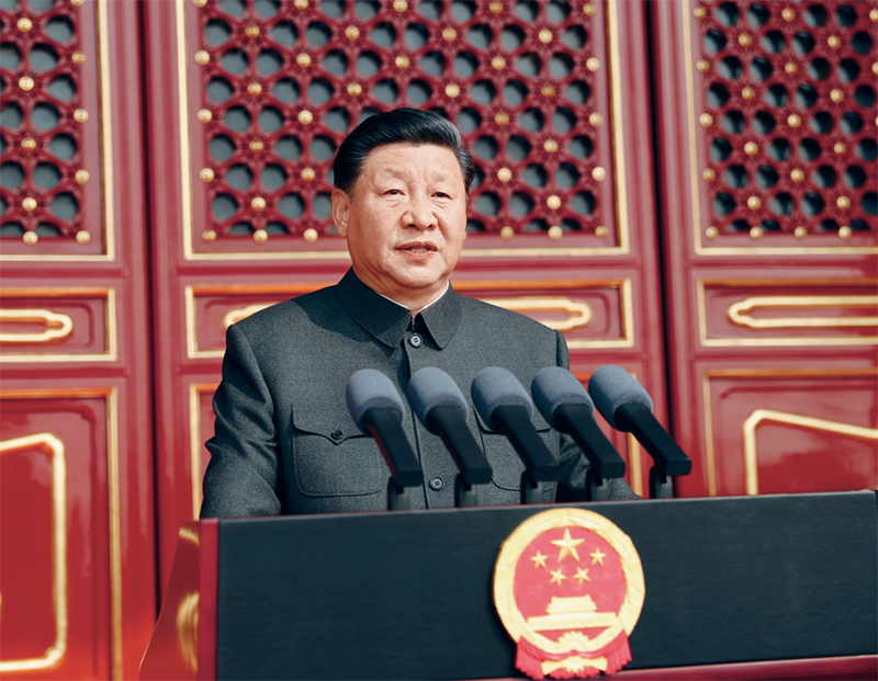 2019年10月1日，慶祝中華人民共和國(guó)成立70周年大會(huì)在北京天安門廣場(chǎng)隆重舉行。中共中央總書(shū)記、國(guó)家主席、中央軍委主席習(xí)近平發(fā)表重要講話。 新華社記者 鞠鵬/攝